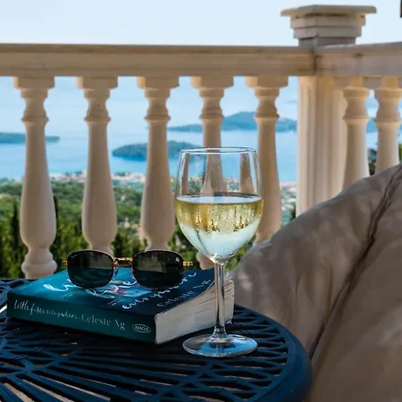 Gabriella Lefkada Vafkeri