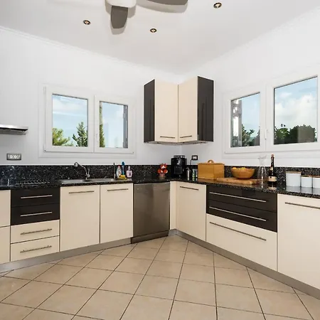 Gabriella Lefkada Vafkeri